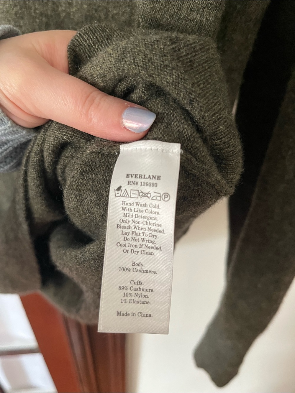 Everlane Women's 100% Cashmere V-Neck Long Sleeve Sweater in Olive Green - Med - Picture 5 of 5